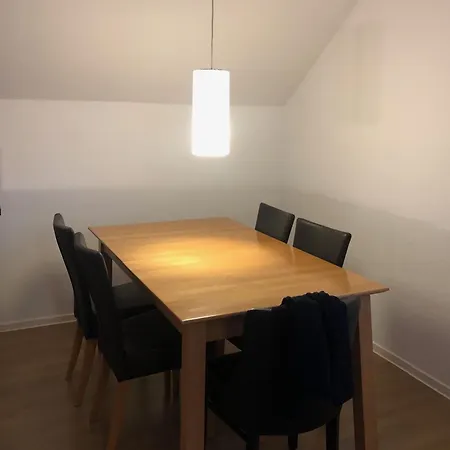 Lägenhet 4 Zimmer-komfortwohnung Mit Viel Platz In